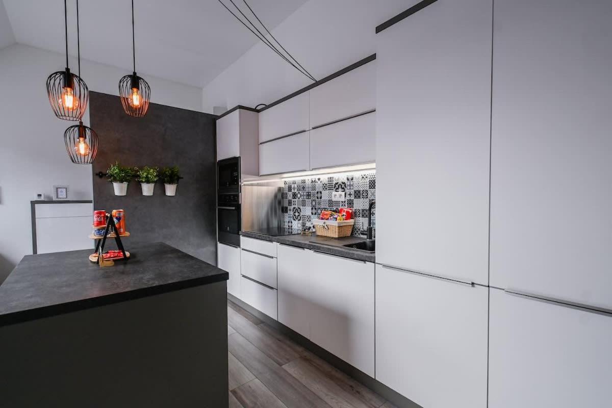 Luxury Apartment In The City Center Bratislava Exterior foto